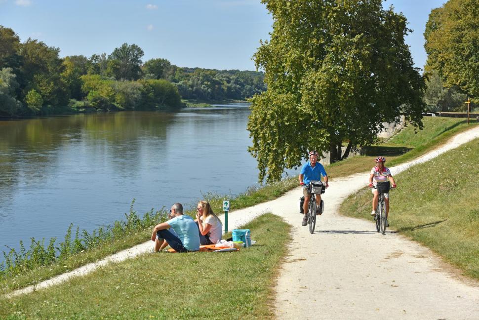 Chatillon sur Loire à vélo sur les bords de la Loire