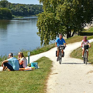 La Loire à Vélo sur un chemin au bord du fleuve